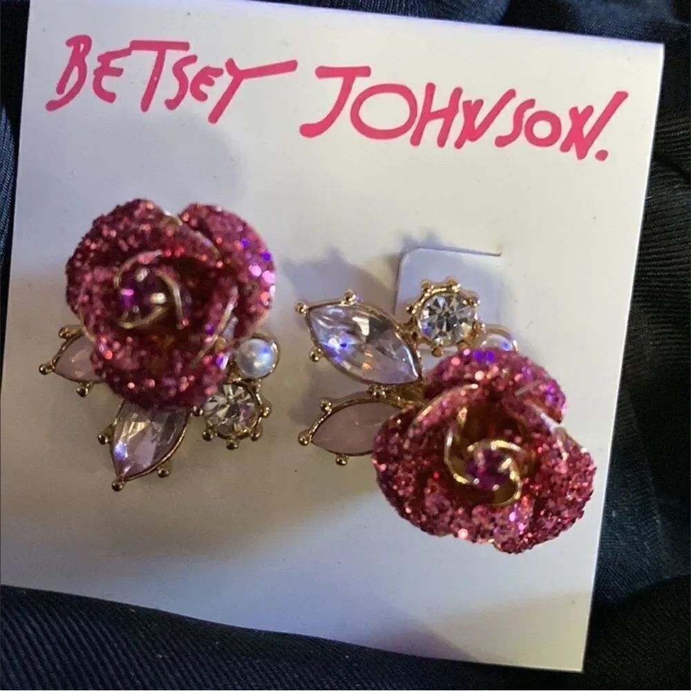 🌺 Betsey Johnson glitter rose & crystal earrings 🌺